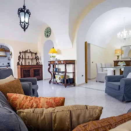 Elena Villa